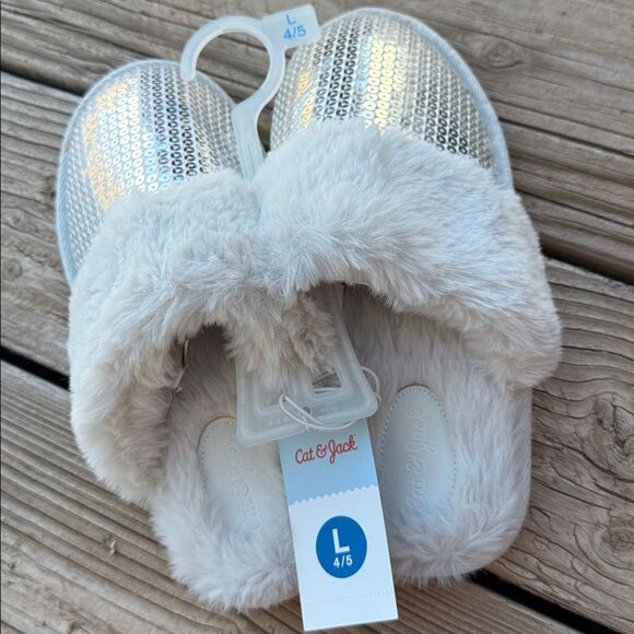 NEW Cat & Jack™ Silver Lane Sequin Scuff Slippers L 4/5 - Picture 2 of 3